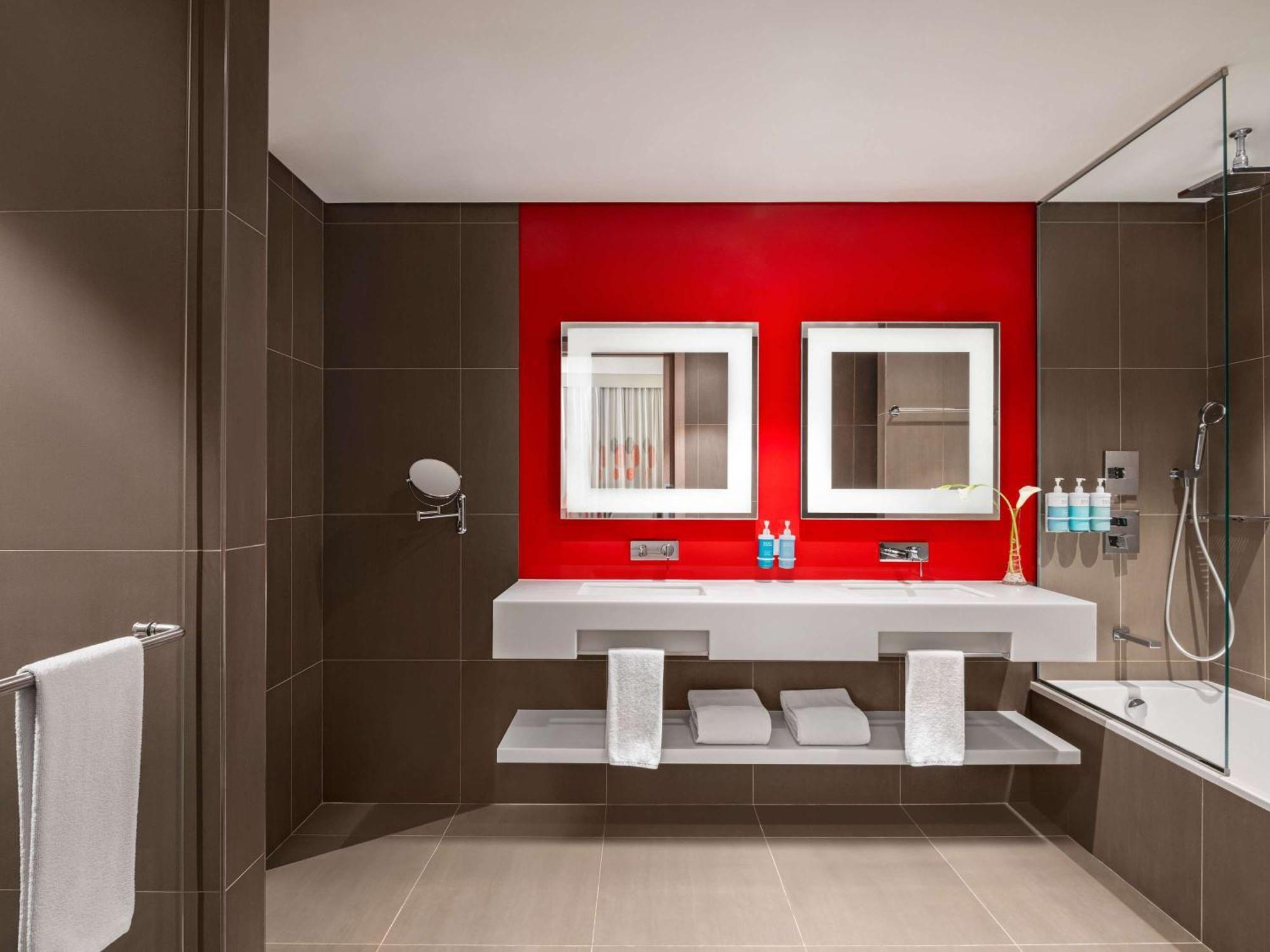 Novotel Bur Dubai - Healthcare City Esterno foto