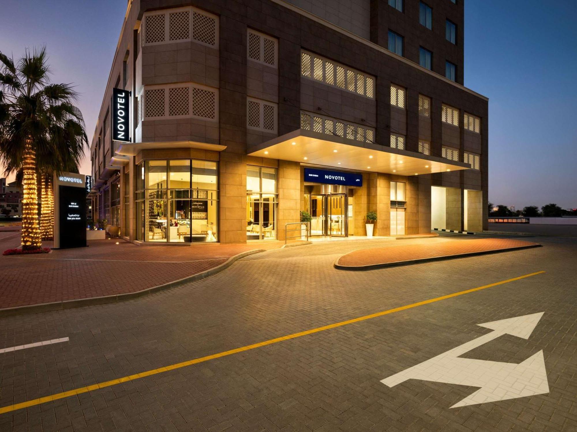 Novotel Bur Dubai - Healthcare City Esterno foto