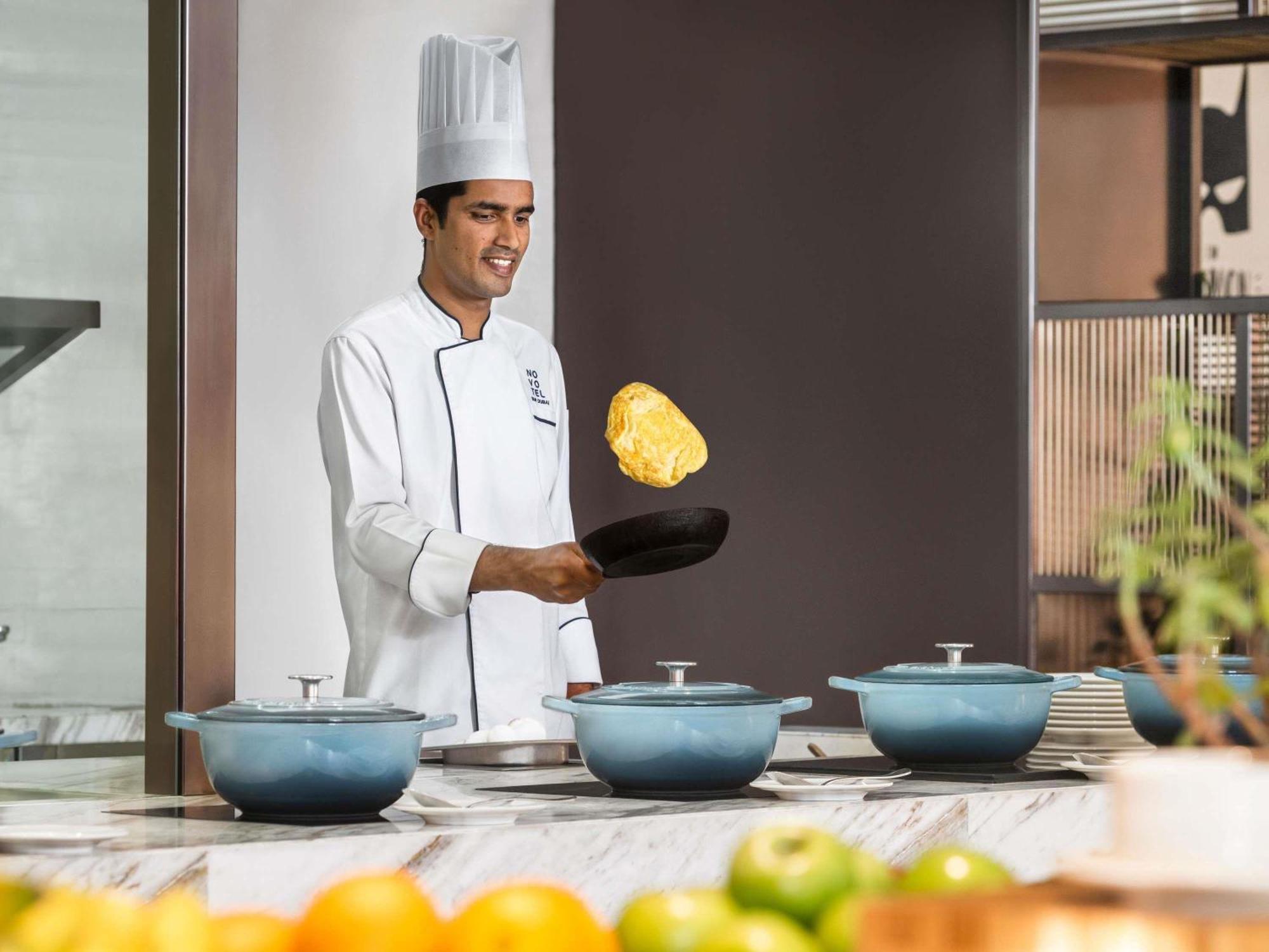 Novotel Bur Dubai - Healthcare City Esterno foto
