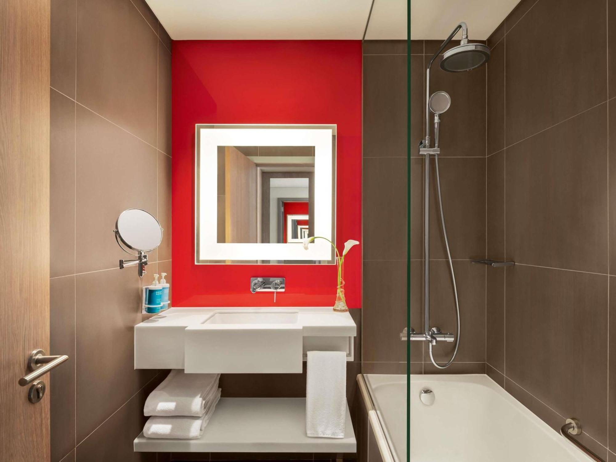 Novotel Bur Dubai - Healthcare City Esterno foto